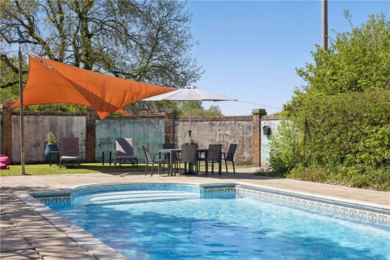 6 bedroom house, The Street, All Cannings SN10 - Available