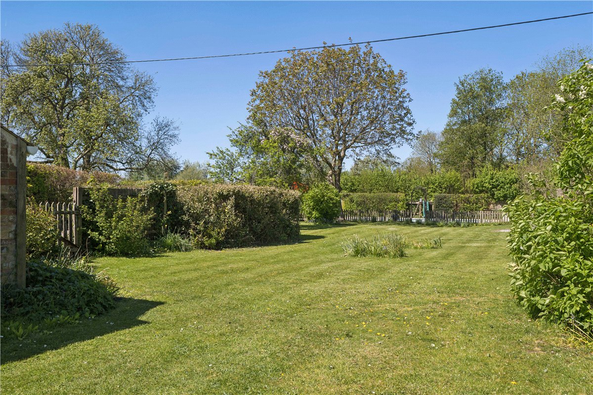 6 bedroom house, The Street, All Cannings SN10 - Available