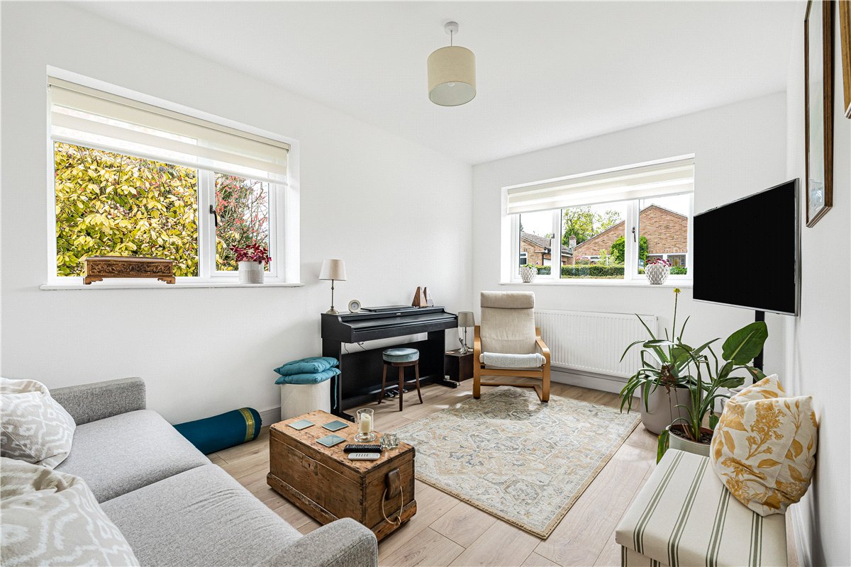 3 bedroom bungalow, Middle Lane, Cherhill SN11 - Available