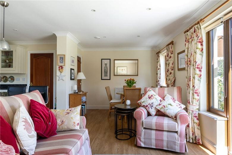 5 bedroom house, Grafton Place, East Grafton SN8 - Available
