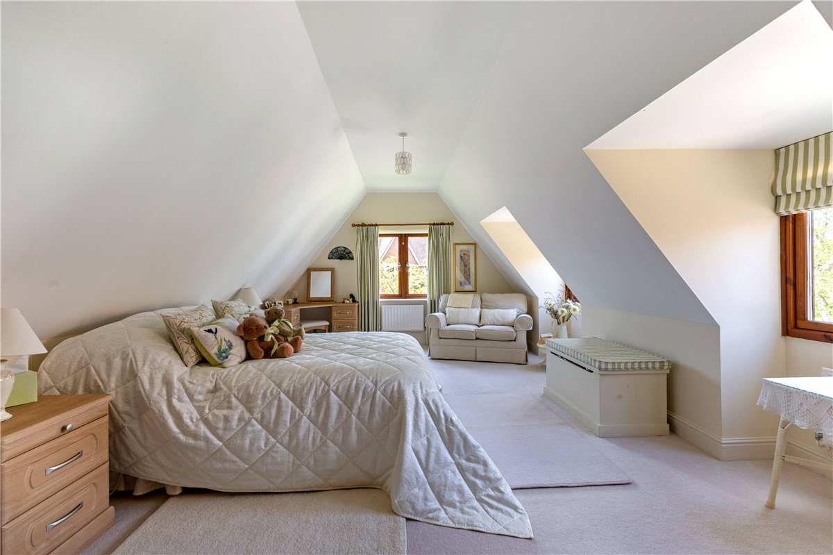 5 bedroom house, Grafton Place, East Grafton SN8 - Available