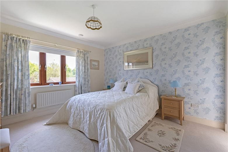 5 bedroom house, Grafton Place, East Grafton SN8 - Available