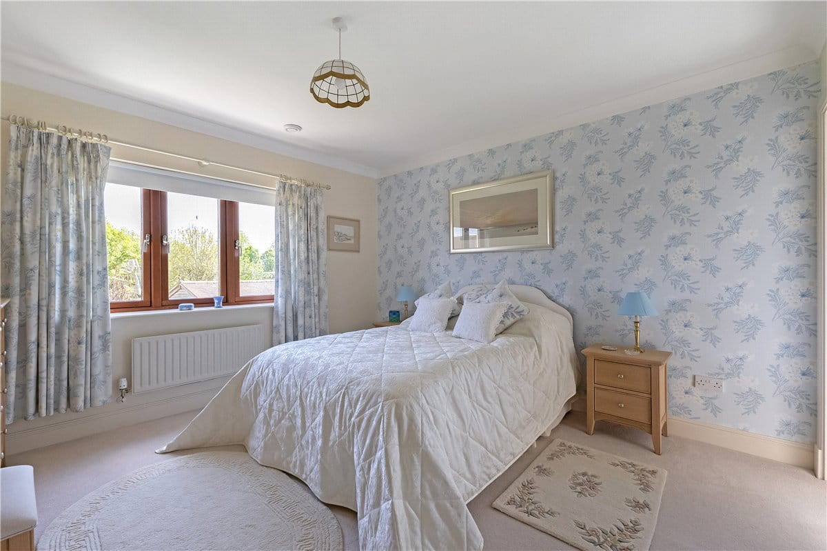 5 bedroom house, Grafton Place, East Grafton SN8 - Available