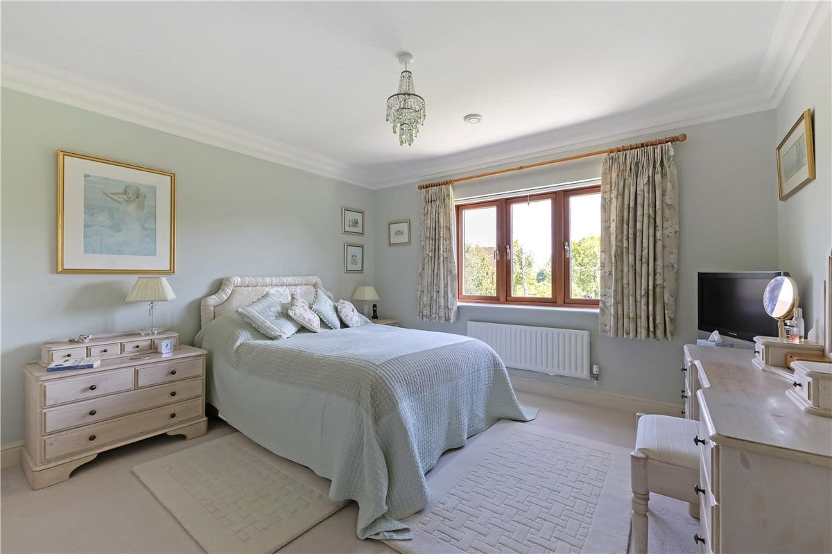 5 bedroom house, Grafton Place, East Grafton SN8 - Available