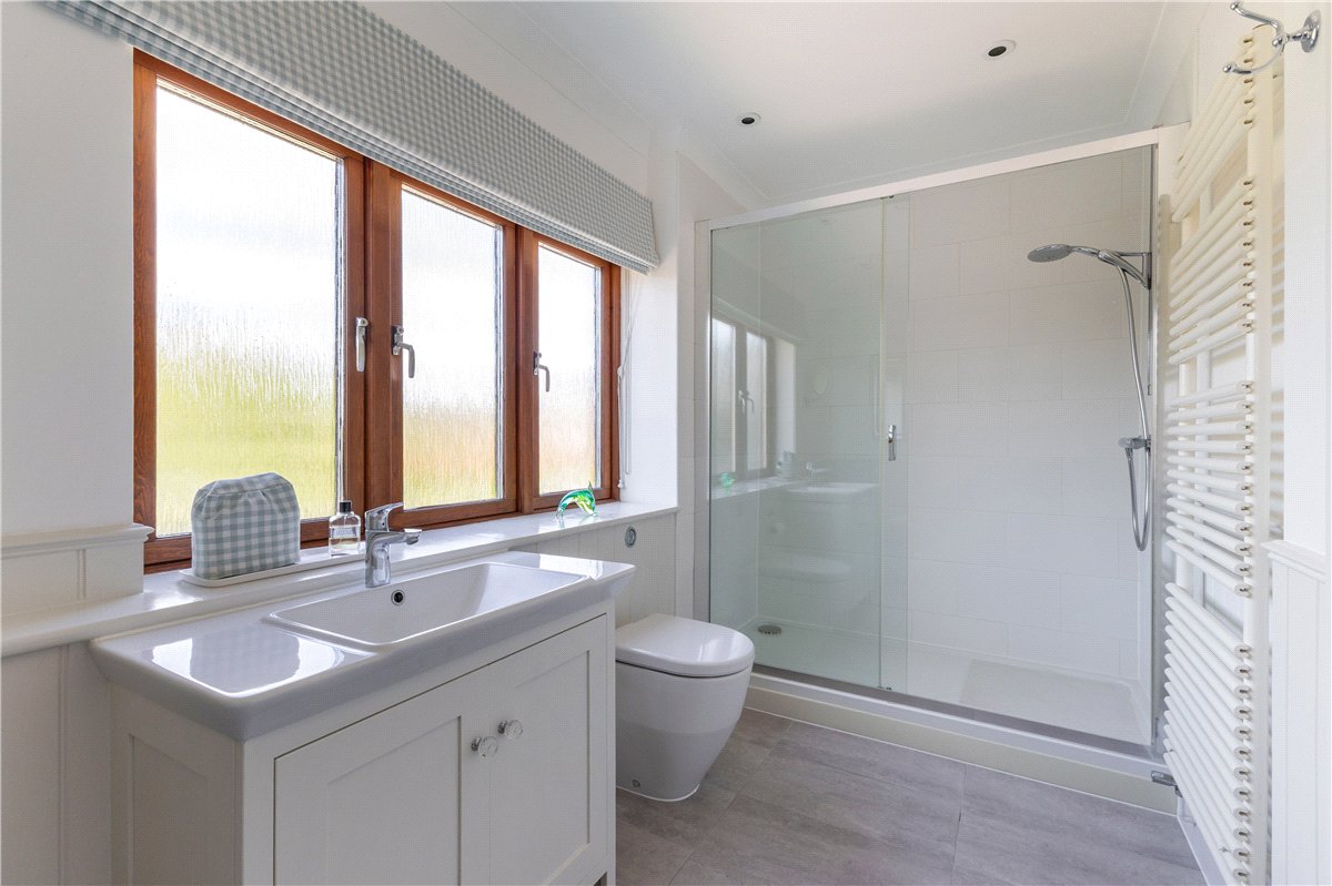 5 bedroom house, Grafton Place, East Grafton SN8 - Available