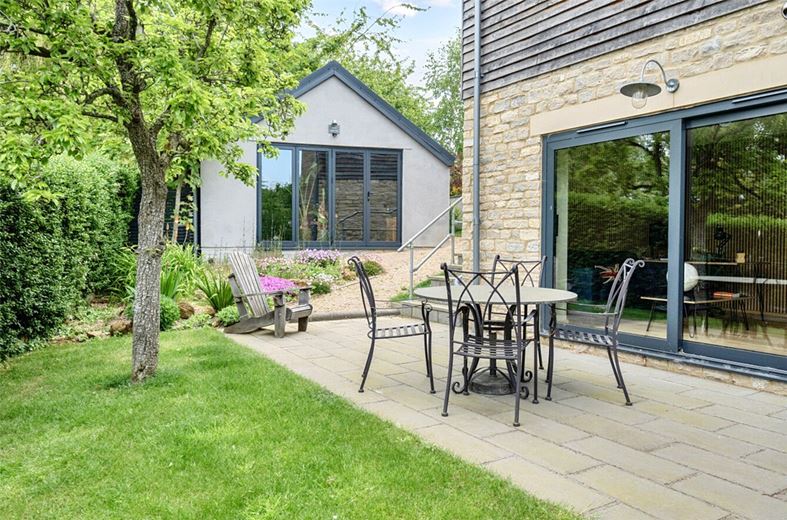 5 bedroom house, Studley Hill, Studley SN11 - Available