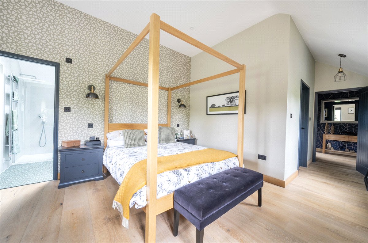 5 bedroom house, Studley Hill, Studley SN11 - Available