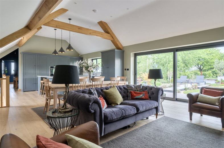 5 bedroom house, Studley Hill, Studley SN11 - Available
