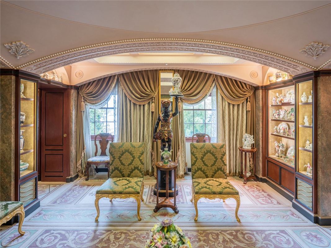 4 bedroom house, St Katharine By The Tower, London E1W - Available