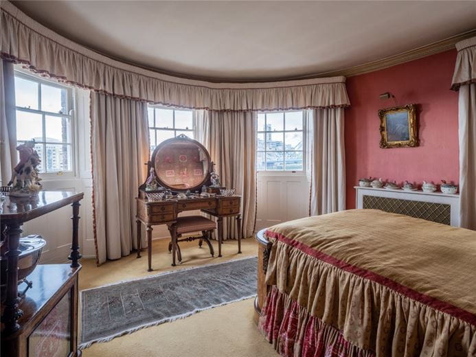 4 bedroom house, St Katharine By The Tower, London E1W - Available