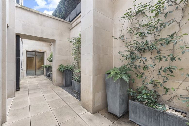 4 bedroom flat, Chelsea Manor Street, Chelsea SW3 - Available