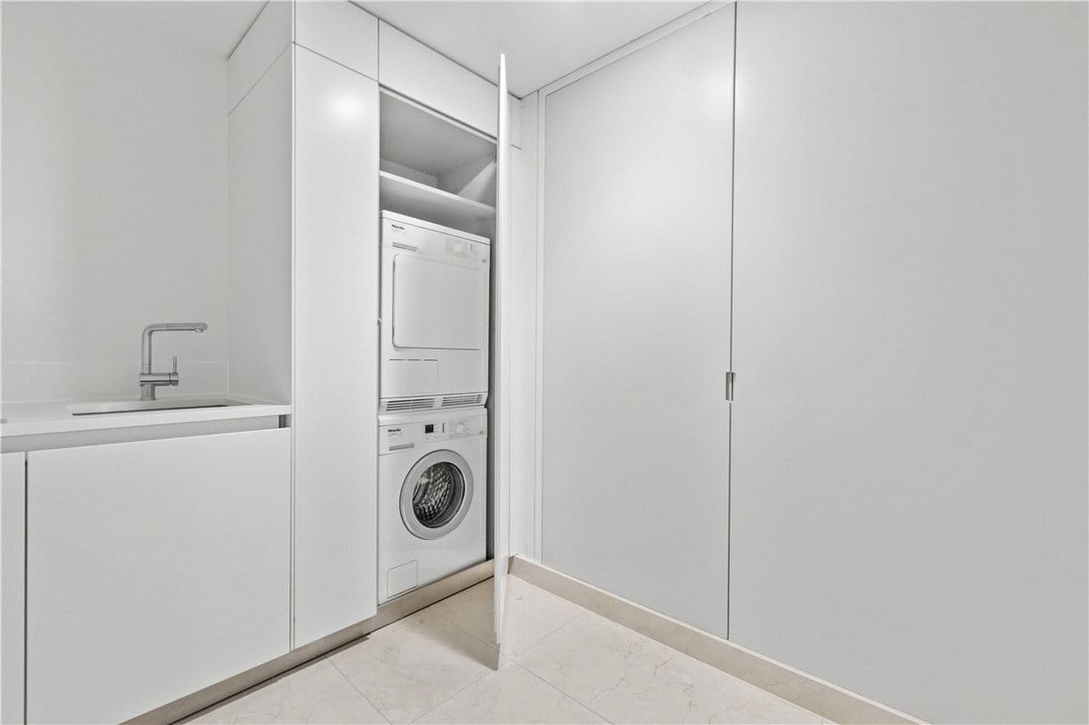 4 bedroom flat, Chelsea Manor Street, Chelsea SW3 - Available