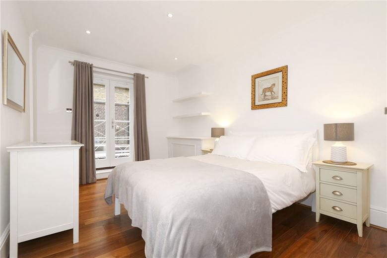 2 bedroom flat, Dover Street, London W1S - Available