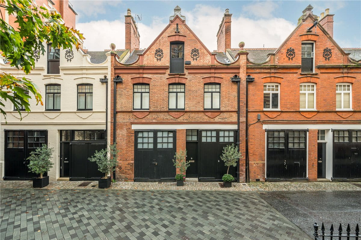 3 bedroom house, Bourdon Street, Mayfair W1K - Available