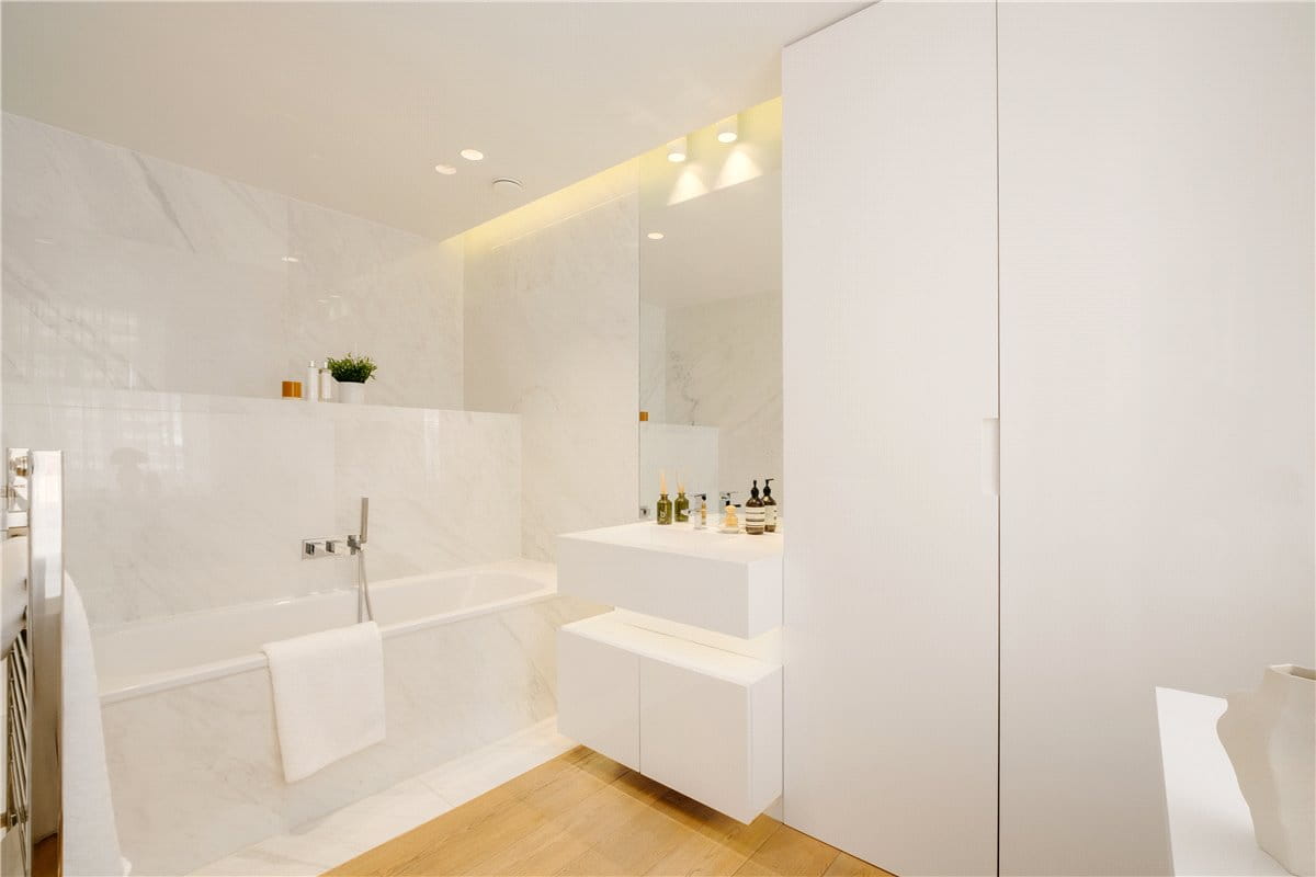 3 bedroom house, Bourdon Street, Mayfair W1K - Available