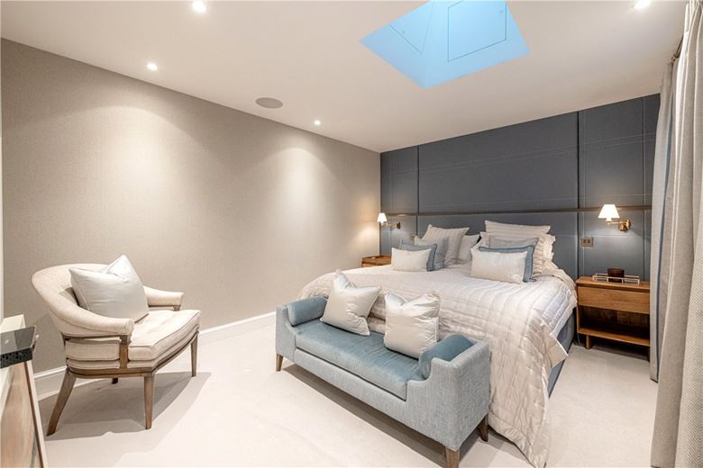 3 bedroom maisonette, Shepherd Street, Mayfair W1J - Available