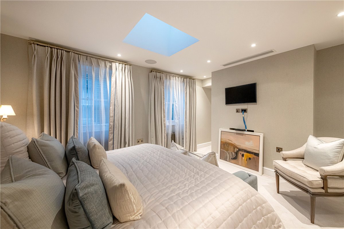 3 bedroom maisonette, Shepherd Street, Mayfair W1J - Available