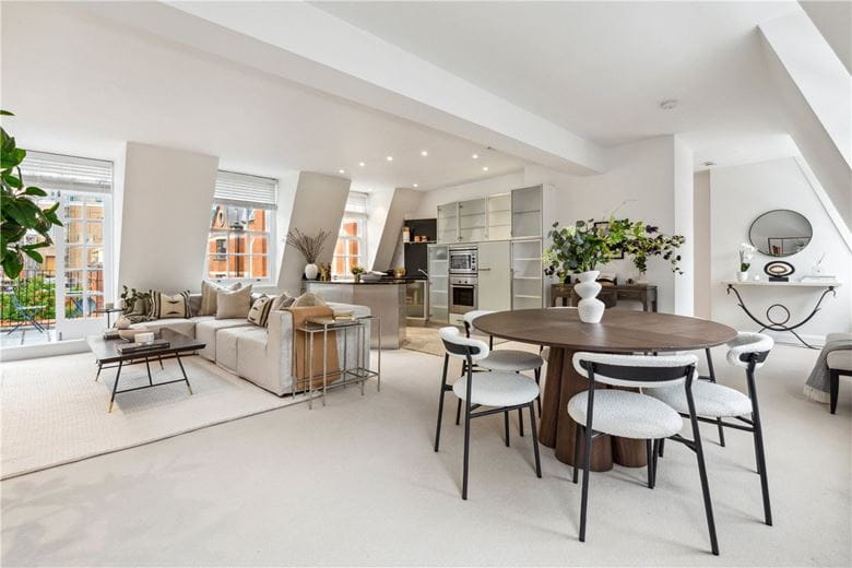 2 bedroom flat, Bruton Place, London W1J - Available