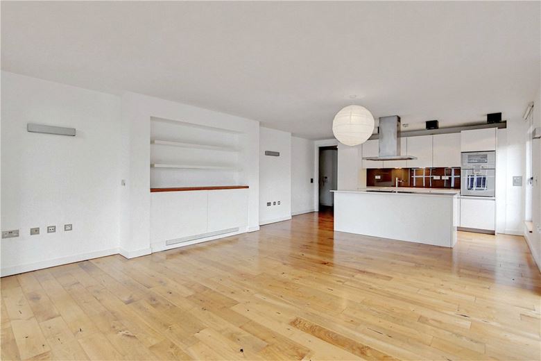 3 bedroom flat, Bolsover Street, Fitzrovia W1W - Available
