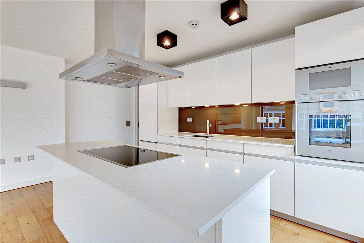 3 bedroom flat, Bolsover Street, Fitzrovia W1W - Available