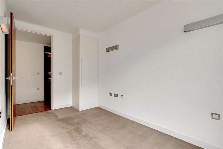 3 bedroom flat, Bolsover Street, Fitzrovia W1W - Available