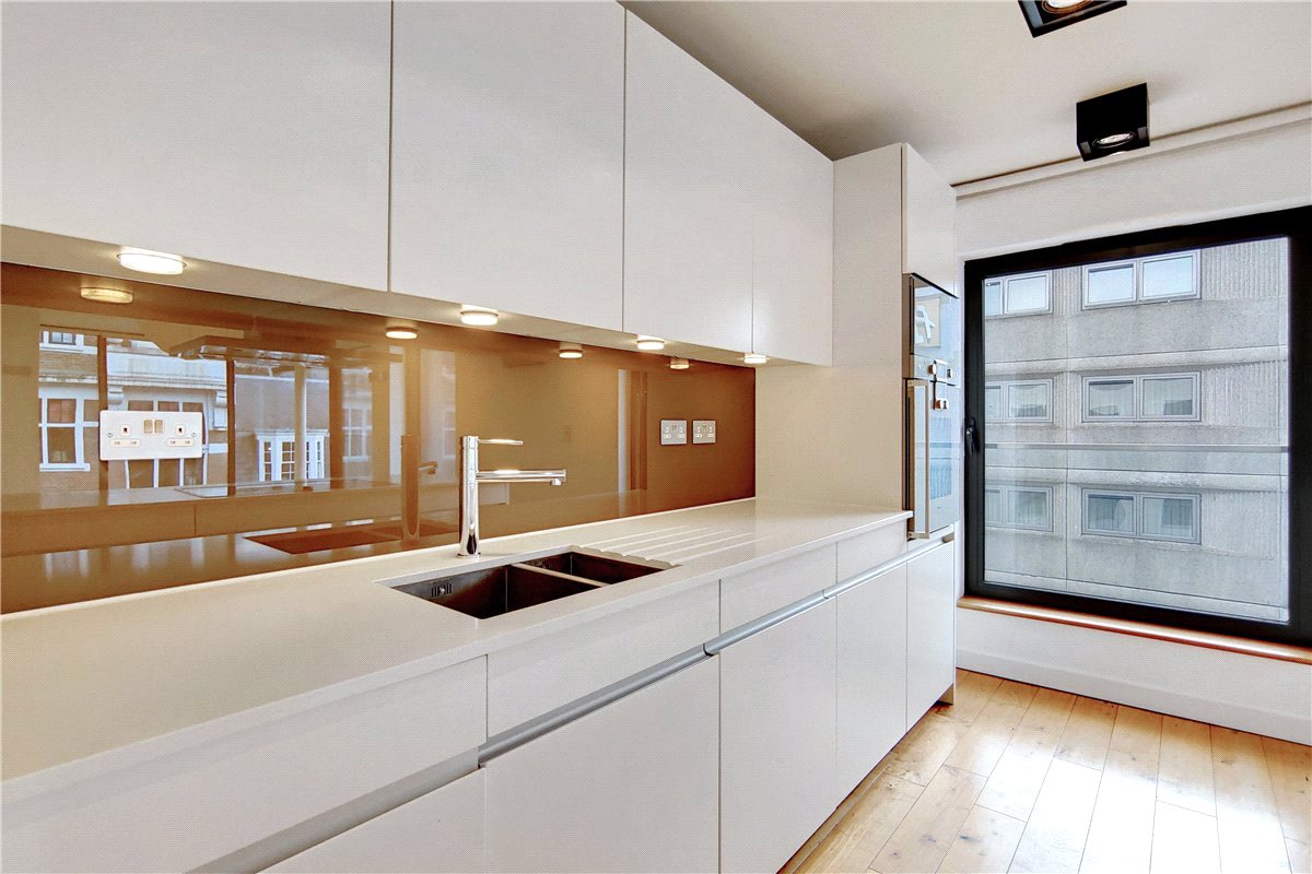 3 bedroom flat, Bolsover Street, Fitzrovia W1W - Available