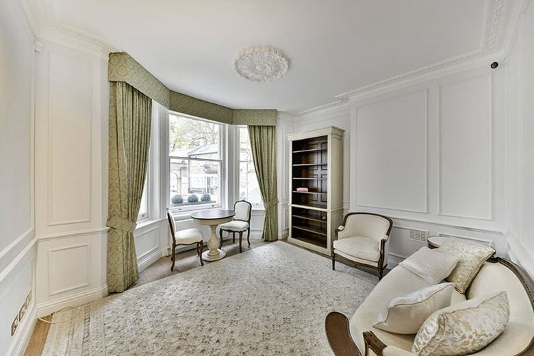 2 bedroom flat, Elm Park Road, London SW3 - Available