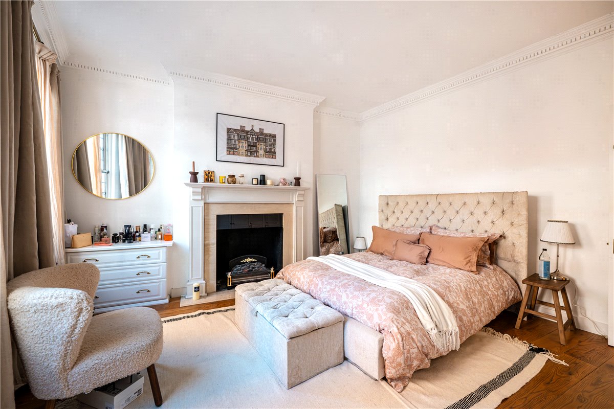1 bedroom house, Hays Mews, Mayfair W1J - Available