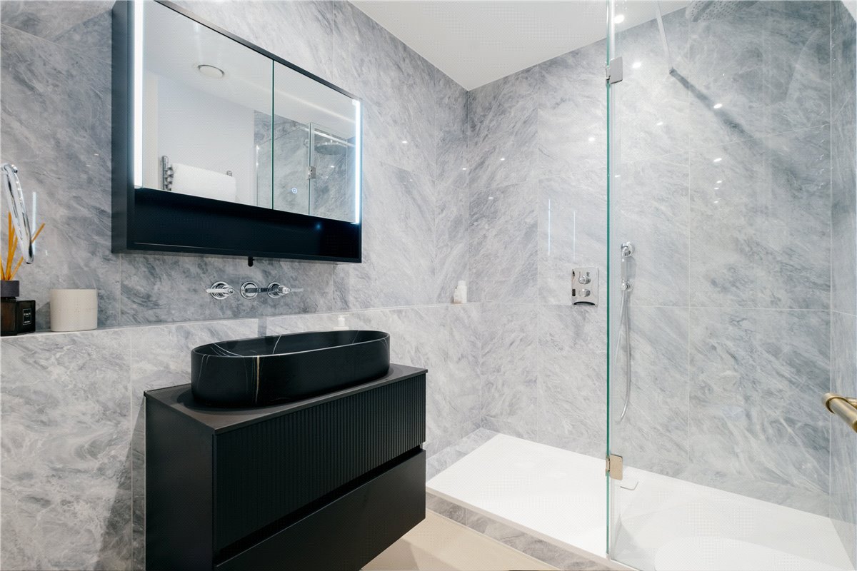 2 bedroom flat, Piccadilly, London W1J - Available