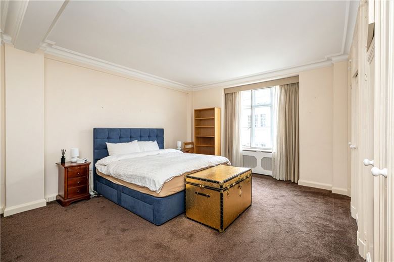 2 bedroom flat, Hallam Street, London W1W - Available