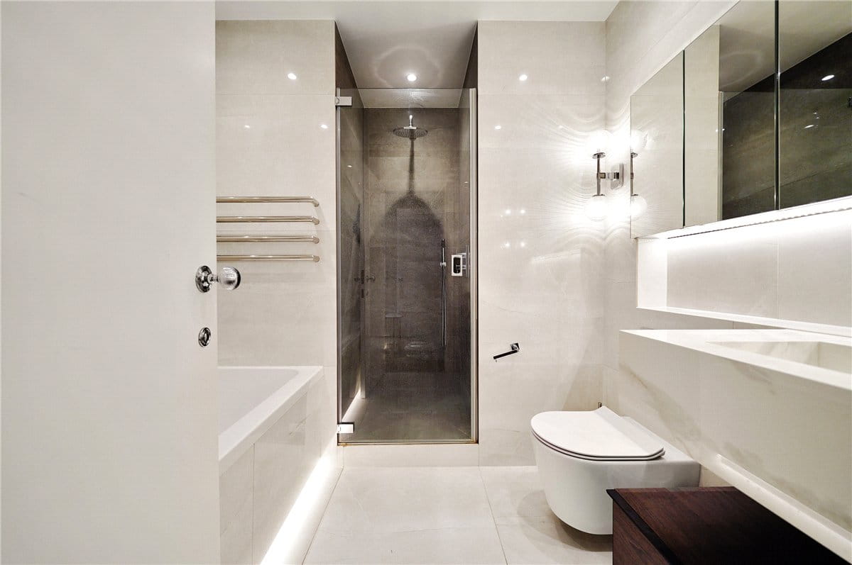 1 bedroom flat, Maddox Street, London W1S - Available