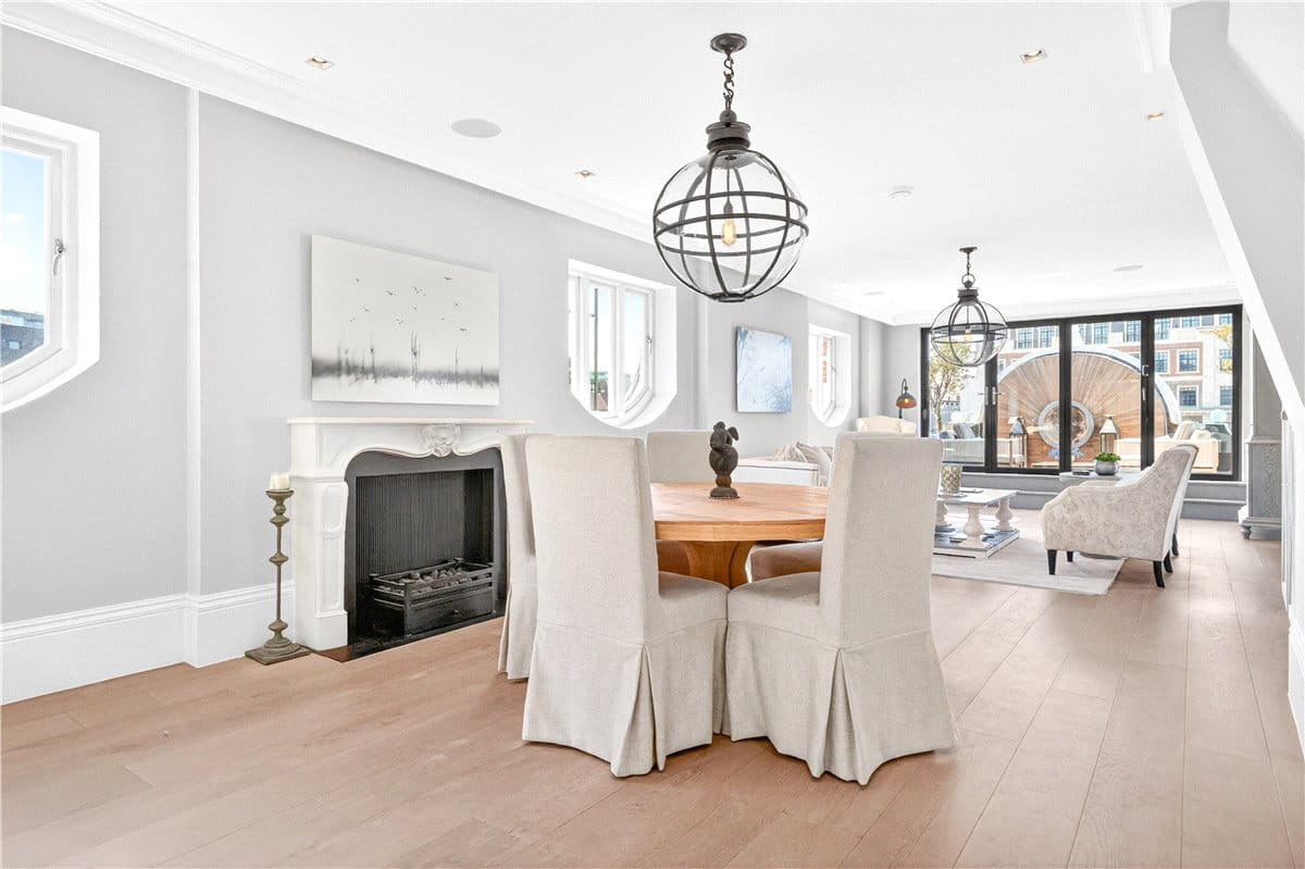 3 bedroom flat, Tavistock Street, London WC2E - Available