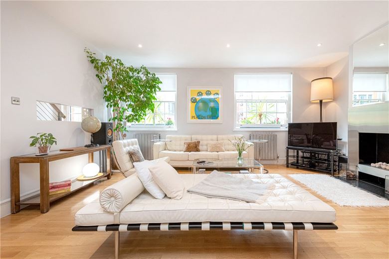 2 bedroom house, Woodstock Mews, London W1G - Available