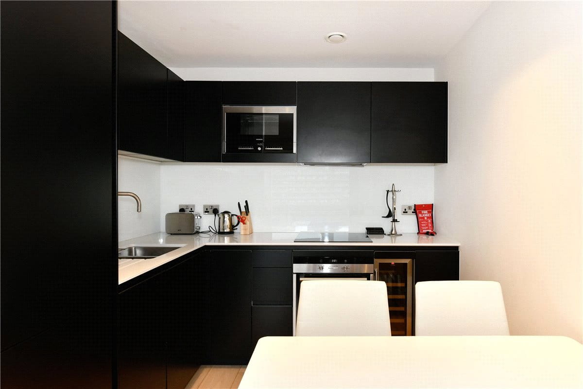 1 bedroom flat, Wood Street, St Pauls EC2Y - Available