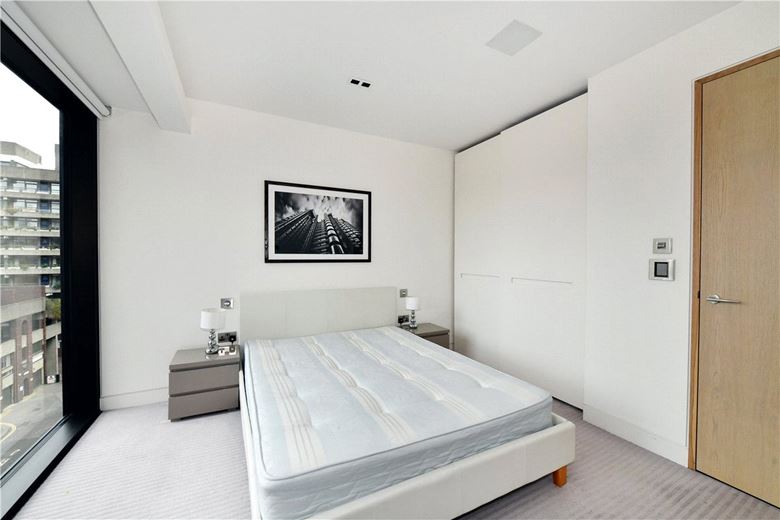 1 bedroom flat, Wood Street, St Pauls EC2Y - Available
