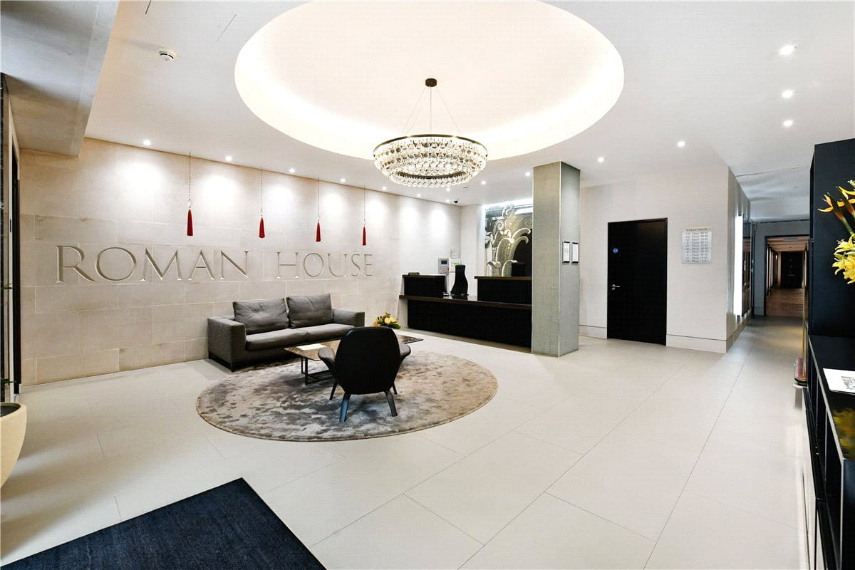 1 bedroom flat, Wood Street, St Pauls EC2Y - Available