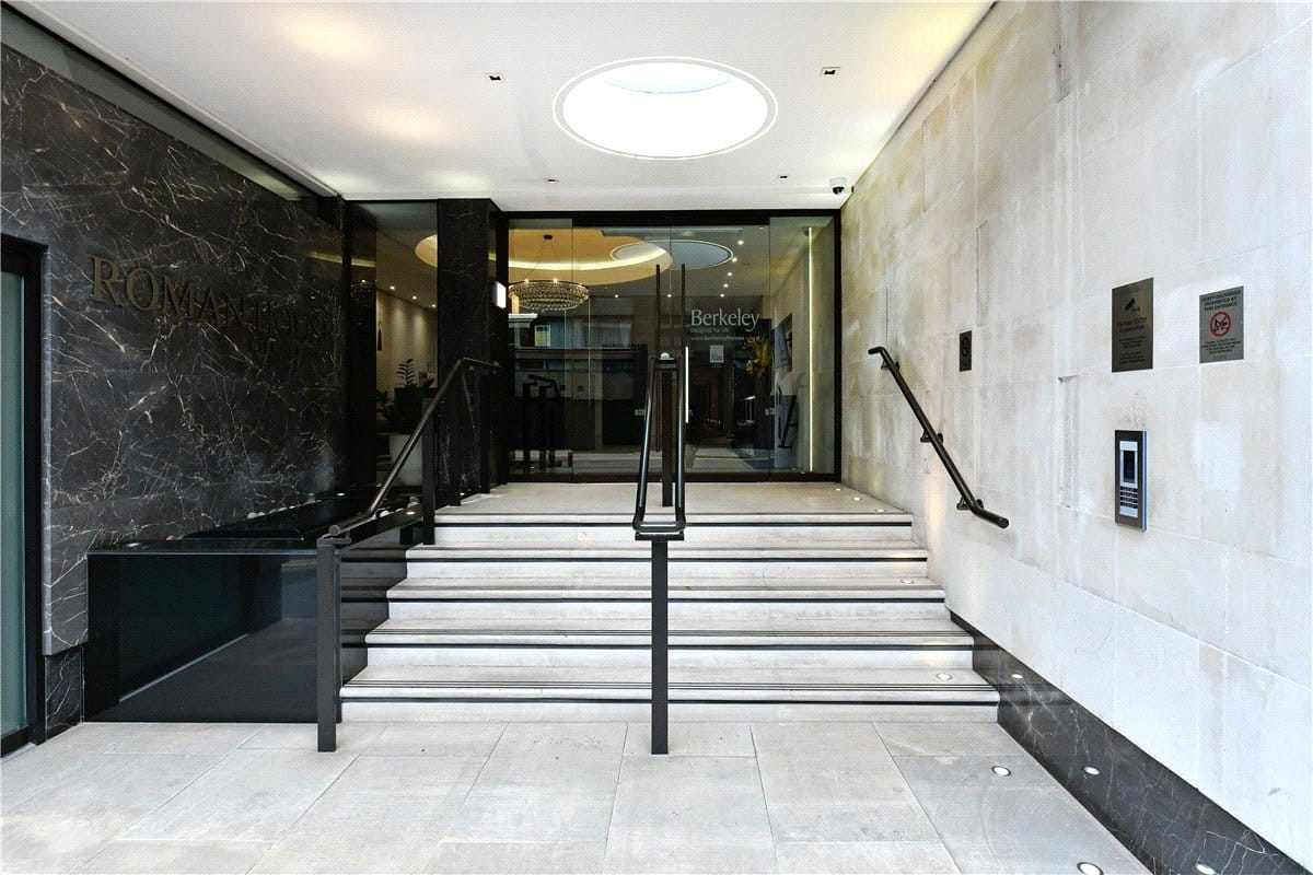 1 bedroom flat, Wood Street, St Pauls EC2Y - Available