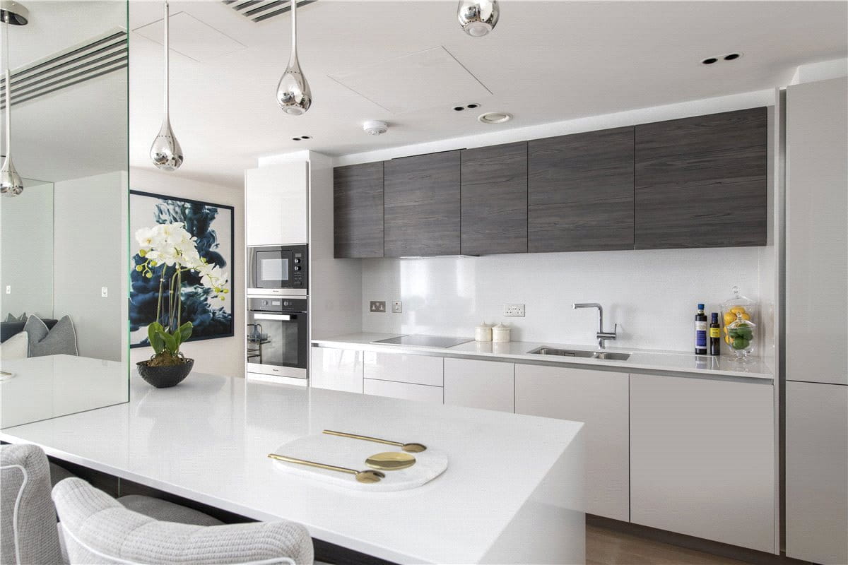 2 bedroom flat, Kensington Gardens Square, Bayswater W2 - Available