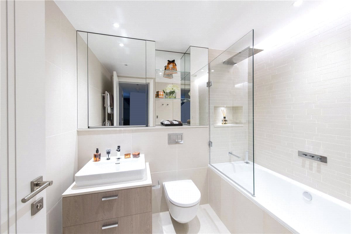 2 bedroom flat, Kensington Gardens Square, Bayswater W2 - Available