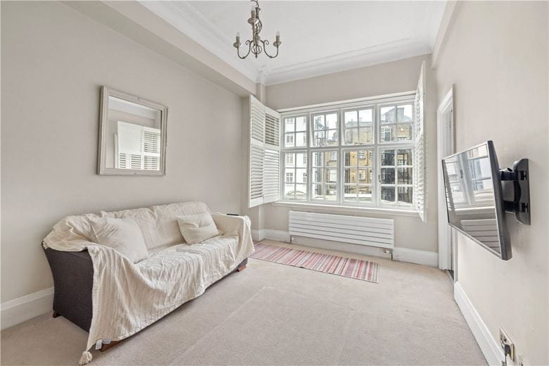 1 bedroom flat, Basildon Court, 28 Devonshire Street W1G - Available