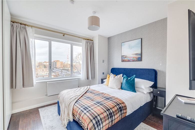 3 bedroom flat, St. Mary Abbots Terrace, London W14 - Available