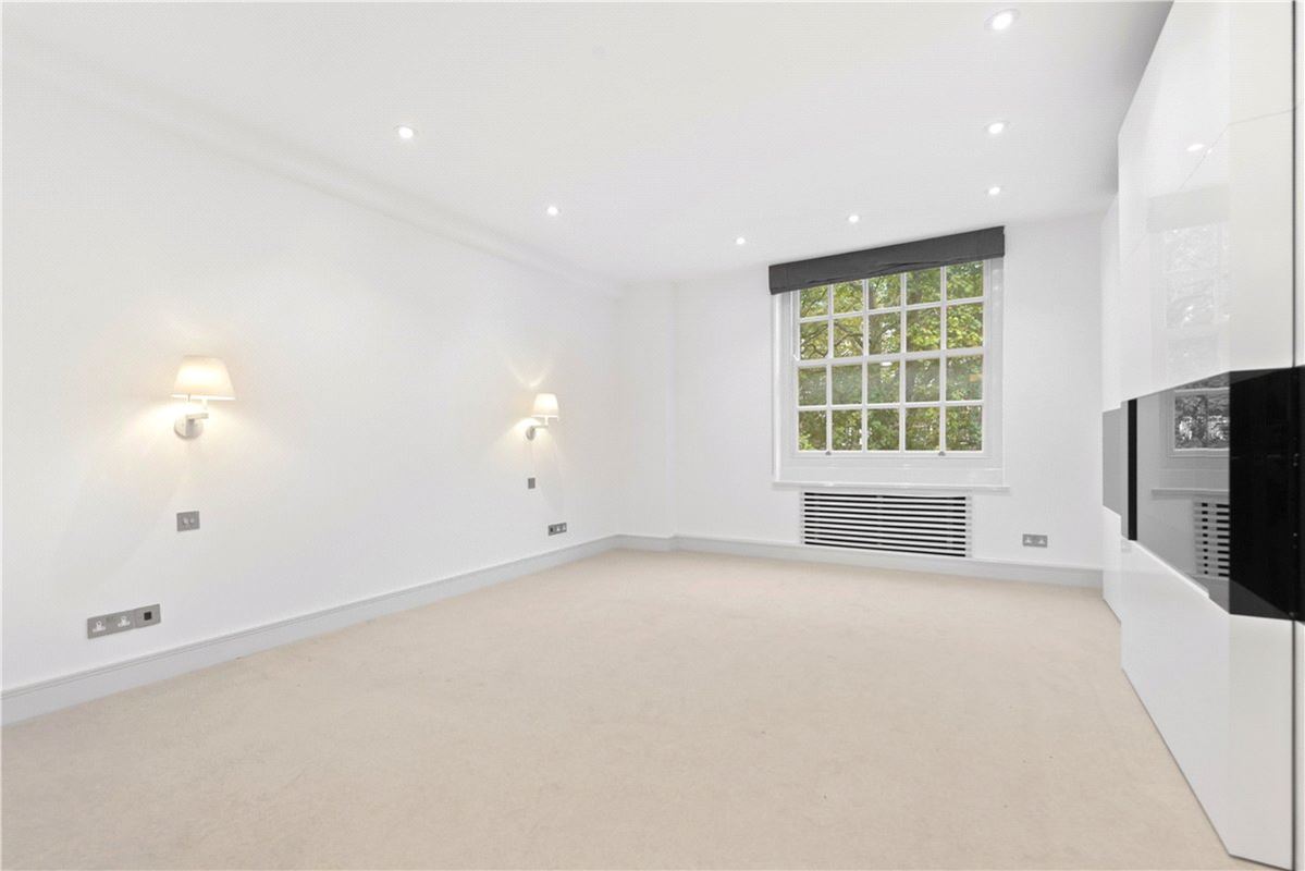 2 bedroom flat, Lowndes Square, Belgravia SW1X - Let Agreed
