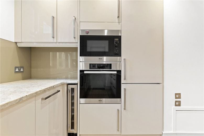 2 bedroom flat, Lowndes Square, Belgravia SW1X - Let Agreed