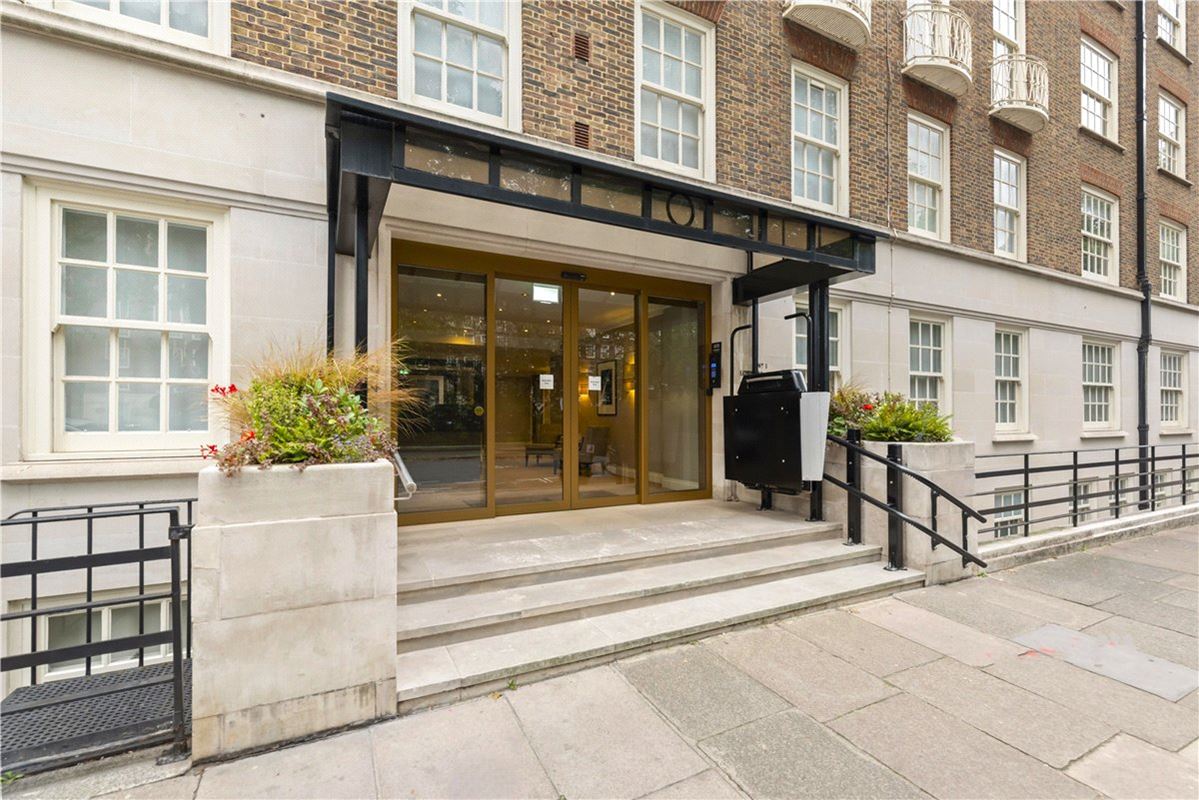 2 bedroom flat, Lowndes Square, Belgravia SW1X - Let Agreed