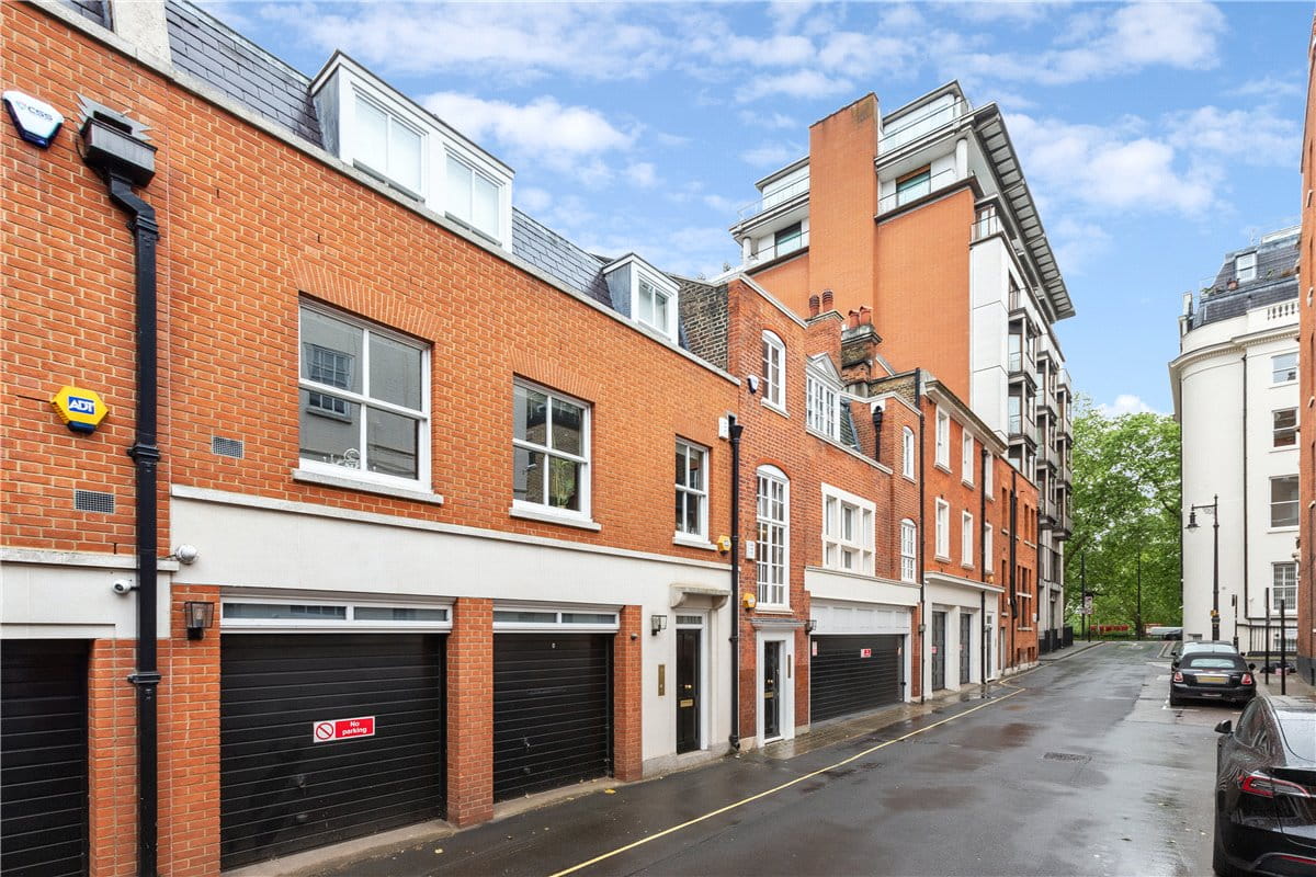 2 bedroom flat, Woods Mews, Mayfair W1K - Available