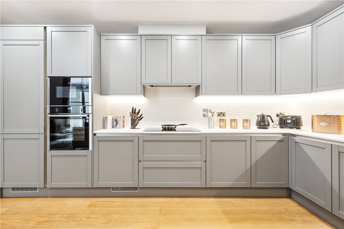 2 bedroom flat, Woods Mews, Mayfair W1K - Available