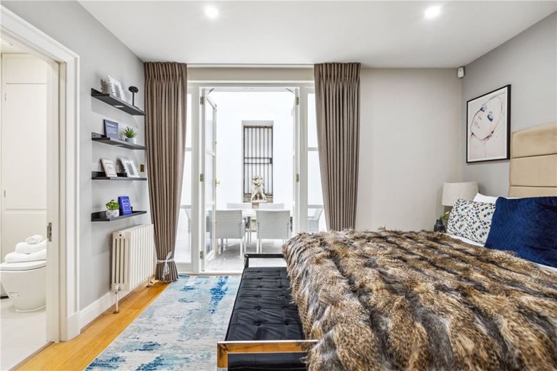 2 bedroom flat, Woods Mews, Mayfair W1K - Available