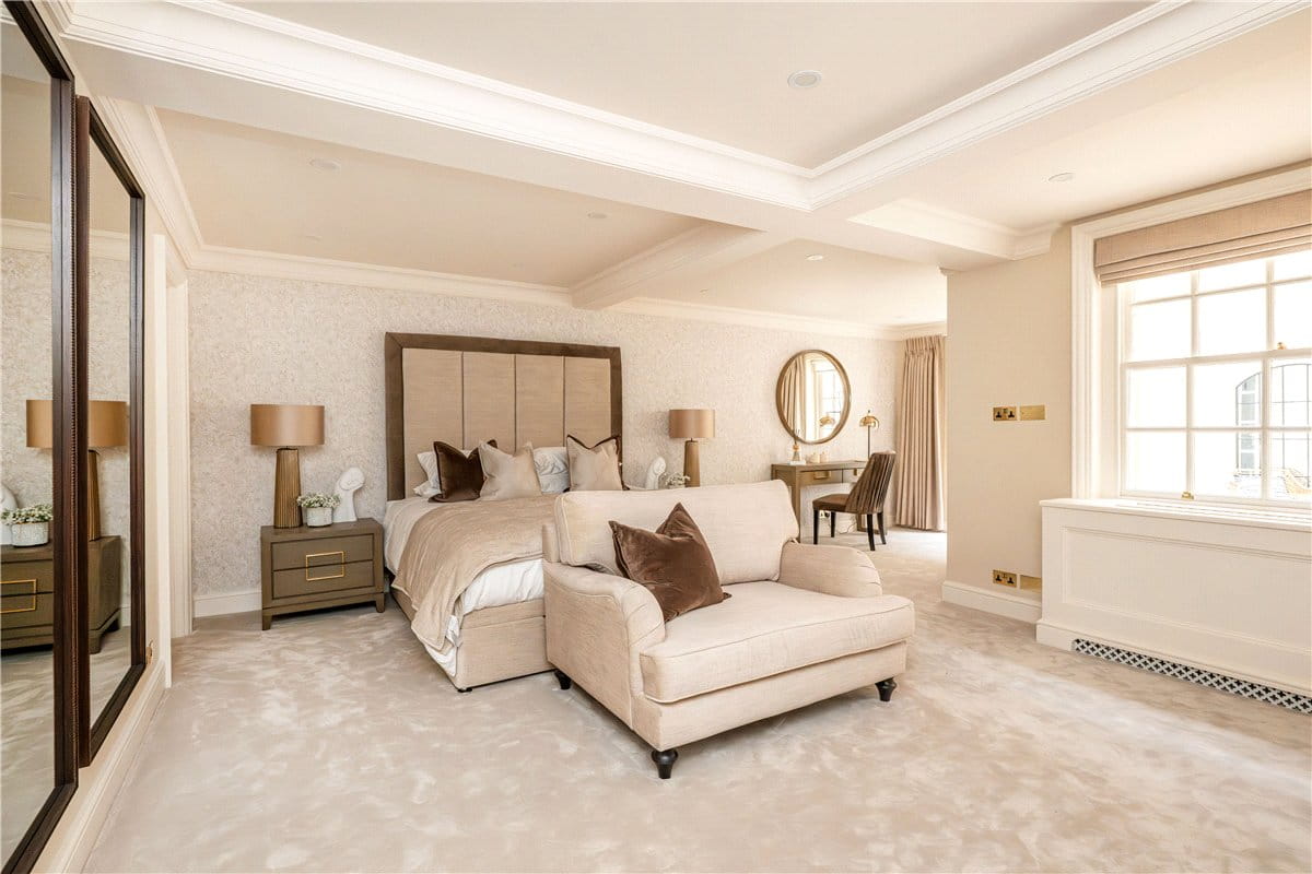3 bedroom house, Woods Mews, Mayfair W1K - Available