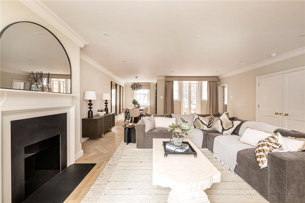 3 bedroom house, Woods Mews, Mayfair W1K - Available