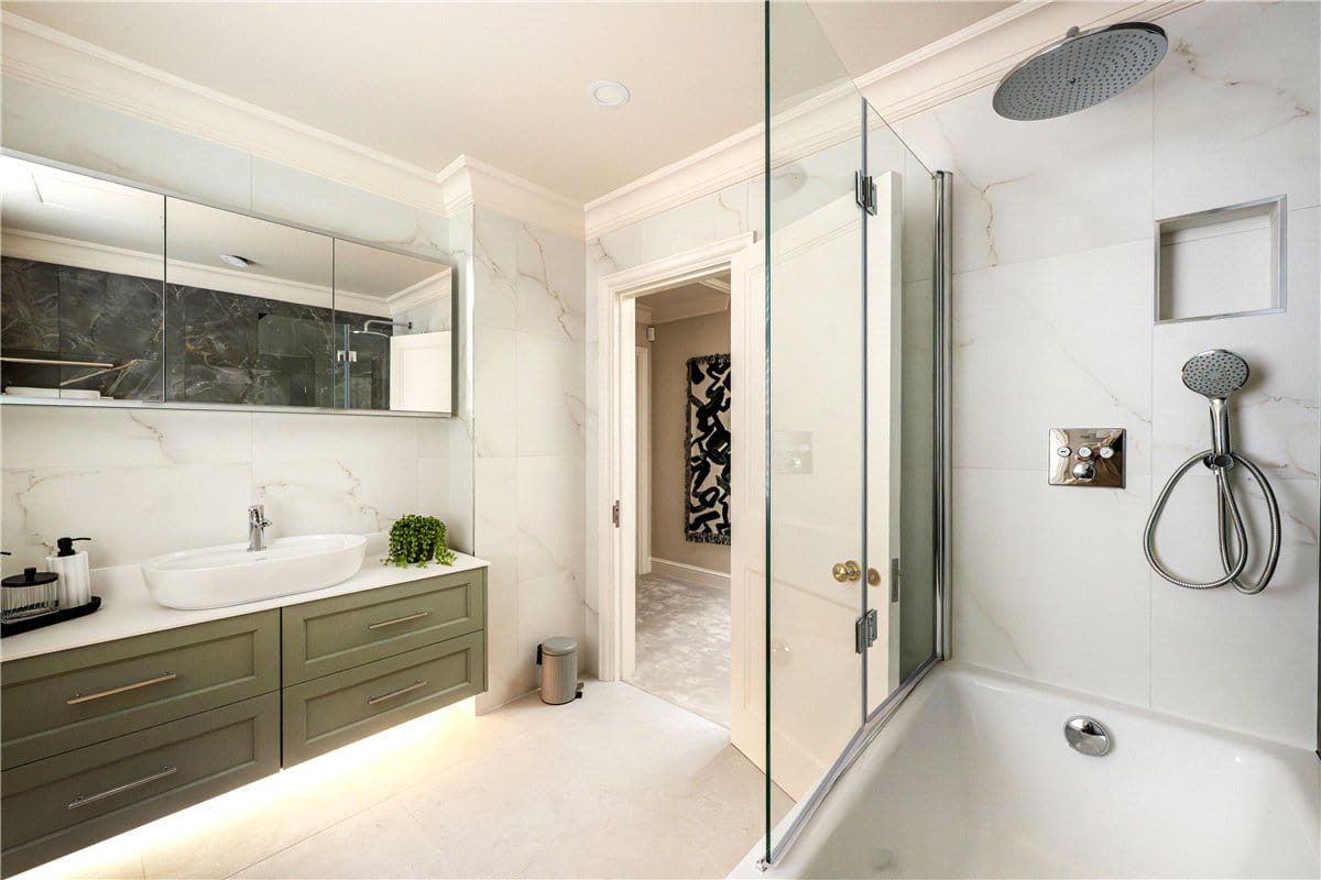3 bedroom house, Woods Mews, Mayfair W1K - Available